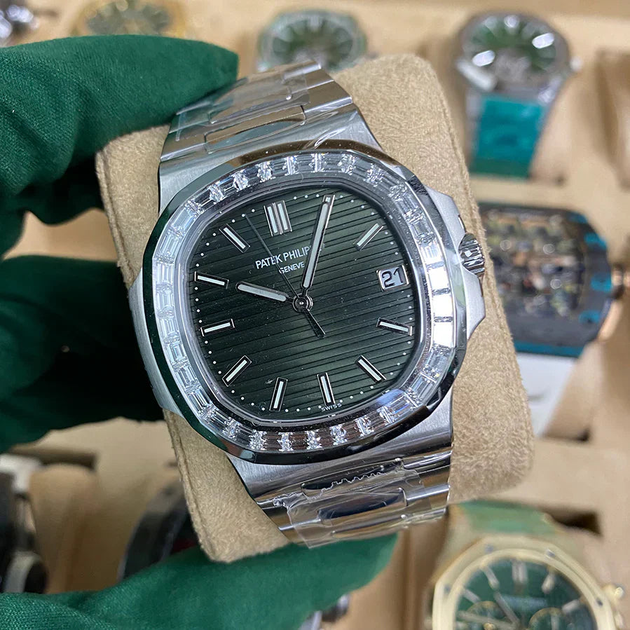 Patek Philippe Nautilus, Diamond Bezel Green Dial