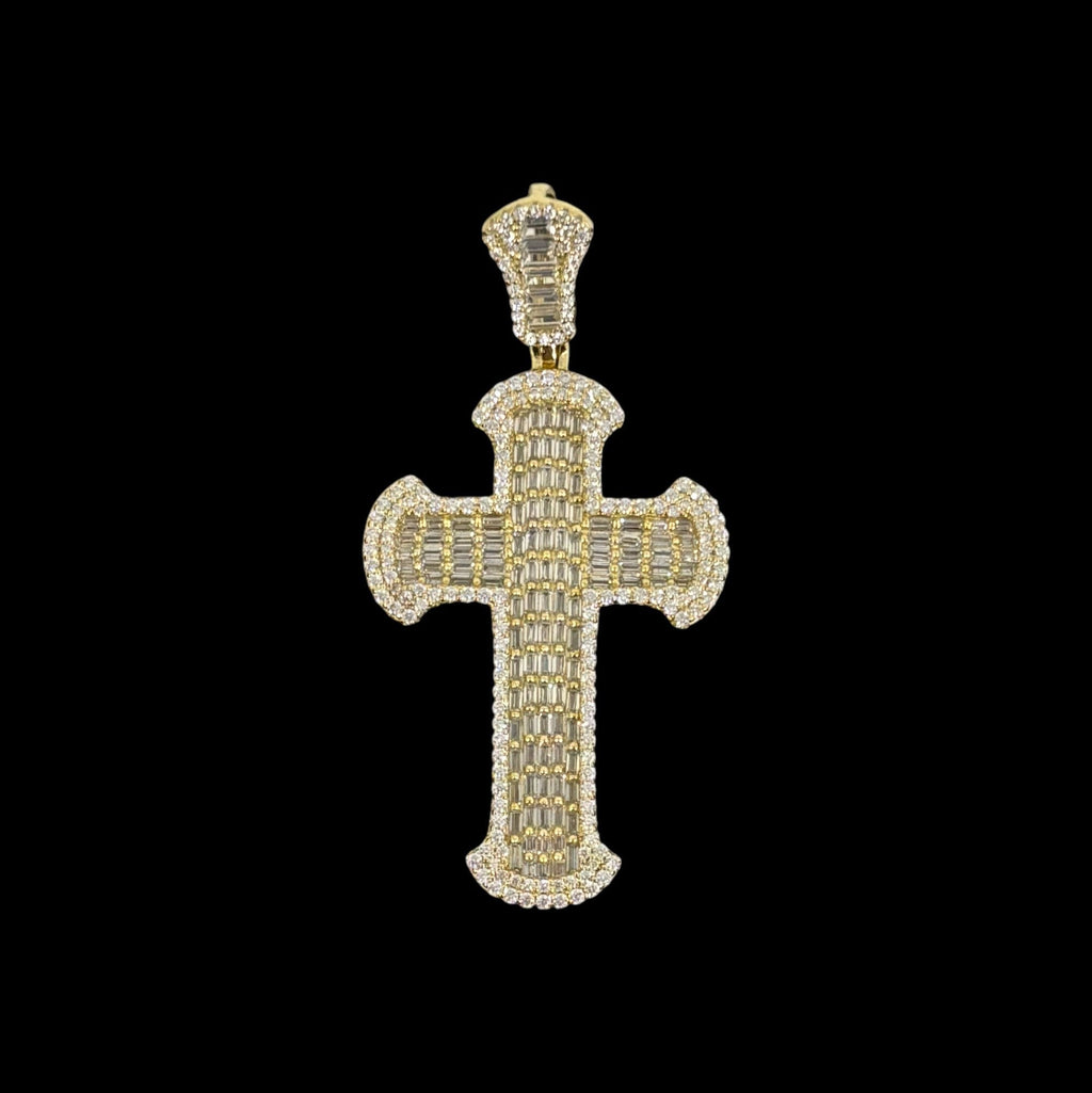 Cross In Baguette Diamonds Gold